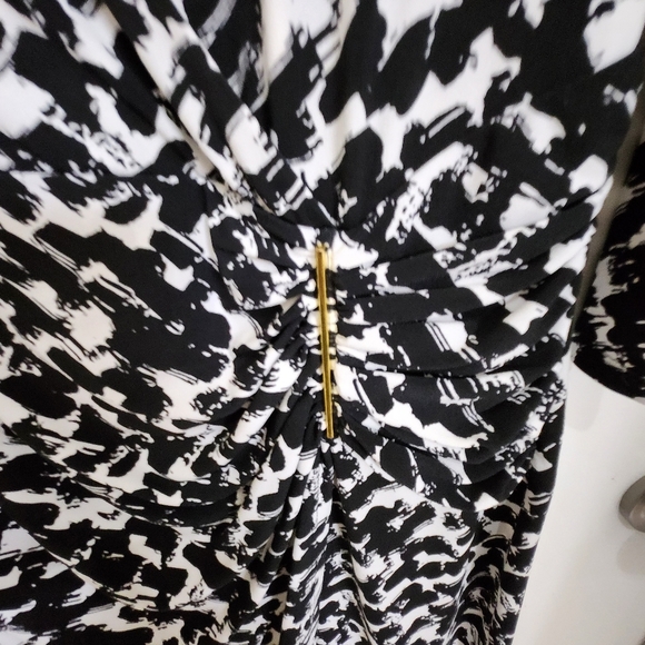 Calvin klein Black & White Bodycon fauxwrap Dress Size 6 careerwear care… - Picture 11 of 11